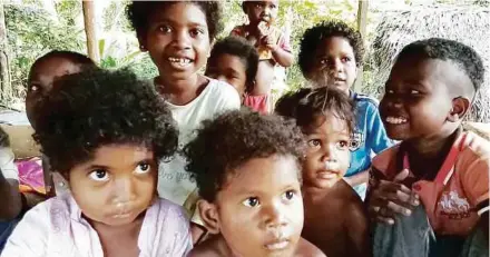  ??  ?? Batek Orang Asli child An a/l Tahan (in orange T-shirt) says he wants to be the boss of Jakoa.