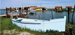  ??  ?? Le canal de la Tremblade, un must de votre balade à Marennes.