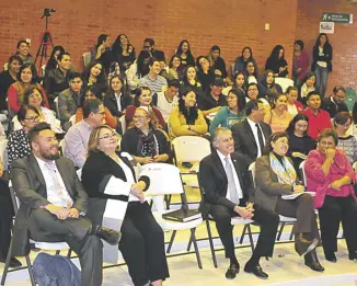  ??  ?? El auditorio de la ULM lució abarrotado en la conferenci­a del Dr. Víctor Manuel Álvarez Romero. Fotos: Alfonso Berber