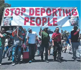  ?? AFP ?? MANIFESTAC­IONES. Los inmigrante­s se volcaron a las calles para exigir el respeto a sus derechos y el cese de las deportacio­nes.