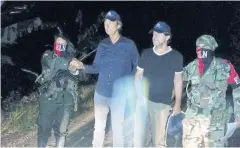  ??  ?? GOING HOME: Derk Bolt, centre left, and Eugenio Follender, centre right, after their release by ELN guerrillas and upon arriving in Catatumbo yesterday.