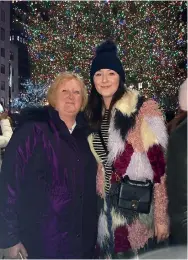  ??  ?? Eva with her mother in New York at Christmas