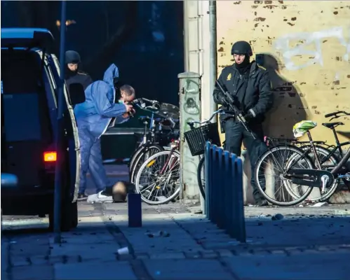  ?? FOTO: KENNETH MEYER ?? Terroriste­n Omar el- Hussein blev skudt af politiets aktionssty­rke, AKS, da han åbnede ild mod betjentene. Hans venner blev frifundet for medvirken til terror, men får ingen erstatning.