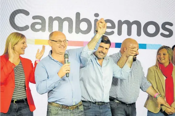  ?? JOSÉ ALMEIDA ?? Ganador. El radical Albor Cantard, en los festejos en el búnker. El resultado es también un triunfo para José Corral, titular de la UCR.