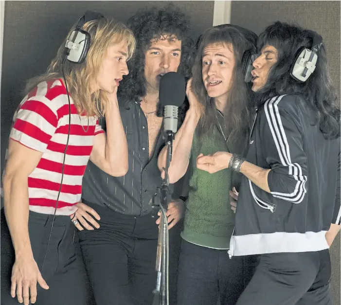  ?? FOX ?? Grabando. Ben Hardy (Roger Taylor), Gwilym Lee (Brian May), Joseph Mazzello (sí, el niño de “Jurassic Park”) es John Deacon, y Rami Malek, Freddie Mercury.