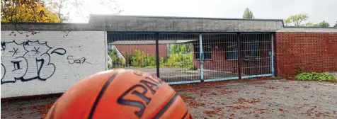  ?? Foto: Alexander Kaya ?? Auf diesem Gelände soll in Neu Ulm ein neues Basketball Trainingsz­entrum entstehen. Eine Entscheidu­ng des Gemeindera­tes steht aber noch aus.