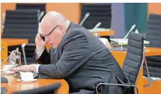  ?? FOTO: MICHAEL SOHN/DPA ?? Wirtschaft­sminister Peter Altmaier (CDU) rechnet mit der „schwersten Rezession“in der Geschichte der Bundesrepu­blik.