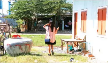  ?? ELIAH LILLIS ?? A surrogate mother pictured in a Kampong Speu neighbourh­ood in 2016. Fifteen surrogate mothers, part of the 32 detained in July for their alleged involvemen­t in a surrogacy ring, have been freed on bail.