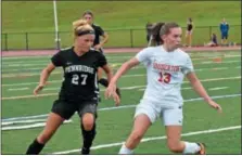  ?? DEBBY HIGH — FOR DIGITAL FIRST MEDIA ?? Souderton’s Grace Kelley moves fast as Pennridge’s Holly Harbeck has her eye on the ball during their game Monday.