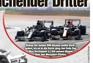  ??  ?? Keiner der beiden WM-Rivalen wollte nachgeben, als es in die Kurve ging. Am Ende flog Max Verstappen (r.) mit seinem Wagen
über den Mercedes-Piloten.