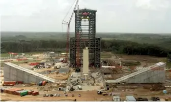  ?? (© ESA) ?? Le futur site de lancement d’ariane 6, à Kourou, en cours de constructi­on.