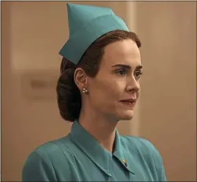  ??  ?? Sarah Paulson dans «Ratched», disponible ce vendredi sur Netflix.