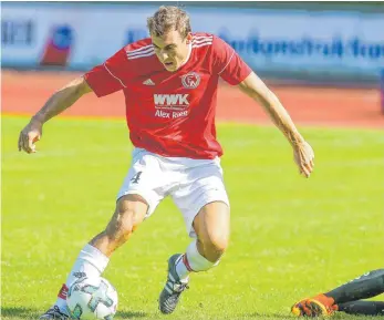  ?? FOTO: JOSEF KOPF ?? Franz Rädler und der FC Wangen stehen nach vier Niederlage­n aus vier Spieltagen in der Fußball-Verbandsli­ga gehörig unter Druck.