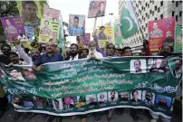  ?? ?? Supporters of the Pakistan Muslim League take part in a rally to show solidarity with Pakistan’s army in Karachi on Saturday. —ap