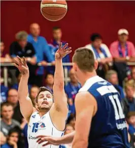  ??  ?? Joakim Linden (li.) steuerte im Final-Rückspiel gegen Lahn-Dill zwar  Punkte bei, zum Sieg aber reichte es diesmal nicht. Archiv-Foto: Sascha Fromm