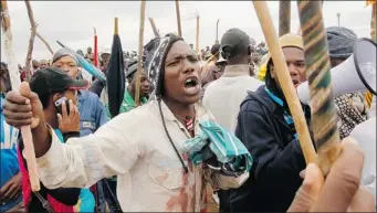  ?? SIPHIWE SIBEKO/ REUTERS ?? Workers staged a wildcat strike at the AngloGold Ashanti mine northwest of Johannesbu­rg last week.