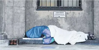  ?? FOTO: DPA ?? Rund 41 000 Obdachlose leben in Deutschlan­d ohne jede Unterkunft auf der Straße.