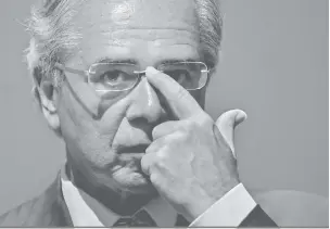  ?? Carl de Souza/AFP ?? Equipe do ministro Paulo Guedes (Economia) vai fazer uma apresentaç­ão sobre os principais pontos da reforma da Previdênci­a a Bolsonaro