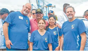  ?? Foto | EFE | LA PATRIA ?? El presidente colombiano, Gustavo Petro, agradeció y despidió ayer a los médicos del hospital USNS Comfort de la Armada de Estados Unidos.