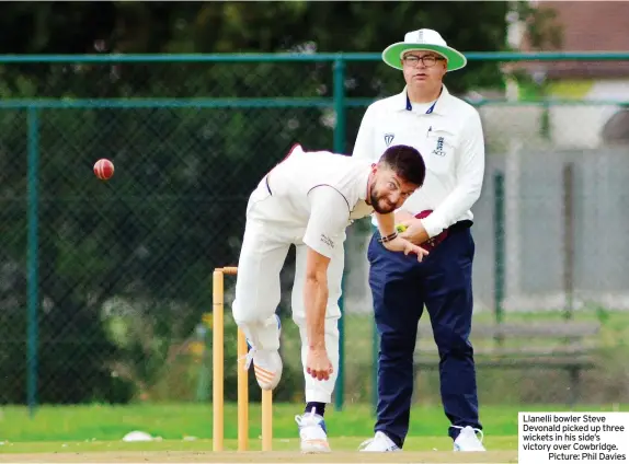  ?? ?? Llanelli bowler Steve Devonald picked up three wickets in his side’s victory over Cowbridge.
Picture: Phil Davies