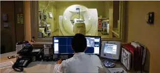  ?? EVAN VUCCI / AP FILE 2015 ?? A nuclear medicine technologi­st makes a PET scan of a patient at Georgetown University Hospital in Washington. Yale researcher­s are using PET scans to study key brain connection­s.