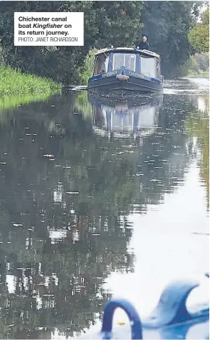  ?? PHOTO: JANET RICHARDSON ?? Chichester canal boat Kingfisher on its return journey.