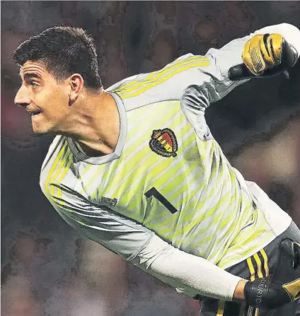  ?? FOTO: AP ?? Courtois lució guantes dorados por su condición de mejor portero del pasado Mundial en el amistoso entre Bélgica y Escocia