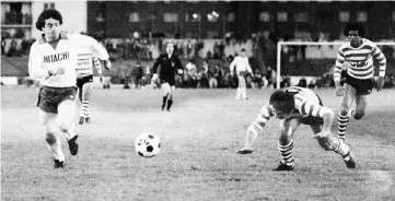  ??  ?? A picture taken on April 30, 1979 shows Hamburg’s English player Kevin Keegan (left) running for the ball during a football match in Colombes, near Paris. — AFP photo