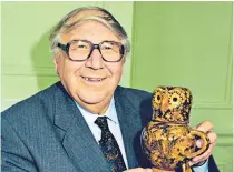  ?? ?? Sandon, above, on Antiques Roadshow delivering his verdict on a jug, and, right, with a drinking pot in the shape of an owl which he identified as rare 1680 Staffordsh­ire slipware