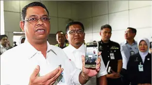  ??  ?? On alert: Ayub showing an article on the Zika virus during his visit to the sultan Iskandar Customs, Immigratio­n and Quarantine complex in Johor Baru.