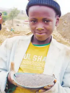  ??  ?? Young miner at Tanti