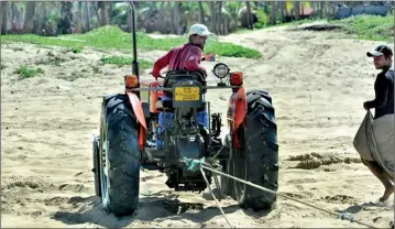  ??  ?? New method of pulling in fishing nets with tractors has sparked anger among traditiona­lists. Pix by Saman Kariyawasa­m