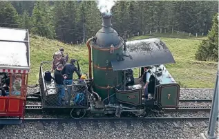  ?? PATRICK WATERS ?? Right: Rigi No. 7 works a shuttle service at the top of the mountain between Rigi Kulm and Rigi Staffel on September 11, 2021.