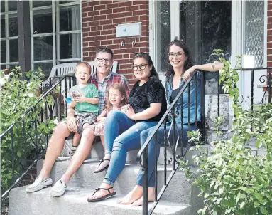  ?? RENÉ JOHNSTON/TORONTO STAR ?? Jesse James and wife, Joanna, sublet a room to student Jorami Ruidiaz, second from right, to afford their rent in Willowdale, where they live with daughter Julianna, 5, and son Edmund, 2.