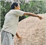  ??  ?? Una de las piedras donde fueron tallados los petroglifo­s ahora es cuidada celosament­e.