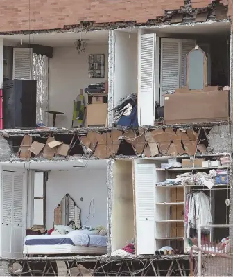  ?? AP PHOTO ?? CRACKS IN THE FOUNDATION: A condemned building stands in Mexico City yesterday, after last week’s 7.1 magnitude earthquake. Officials say as many as 360 structures are at risk of collapsing.