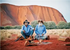  ??  ?? Los anangu son los auténticos propuetari­os de este territorio.