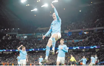  ?? ?? l Erling Haaland celebra tras marcar el quinto gol del Manchester City ante Leipzig.