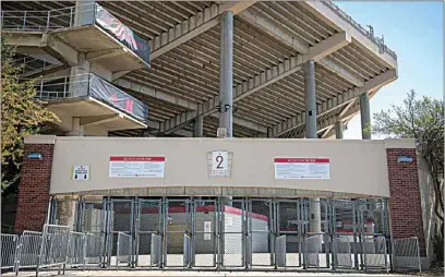  ?? FRANCIS GARDLER / LINCOLN JOURNAL STAR VIA AP ?? Gate 2 at Nebraska’s Memorial Stadium is empty April 18 because the annual Red-White matchup was canceled due to the coronaviru­s pandemic. The goal is for all of major college football — 130 teams in 10 conference­s across 41 states — to start a season at the same time and play an equal number of games.