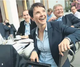  ??  ?? 3 Frauke Petry, la mujer que ha llevado a la cima al alemán AfD