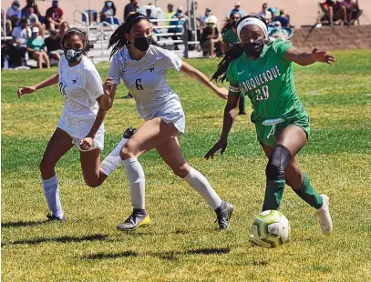  ?? JIM THOMPSON/JOURNAL ?? Albuquerqu­e High’s Zaria Katesigwa (20) chases down a pass from a teammate while Farmington’s Madison Germaine (24) and Kalynn Kenworthy (6) defend. The Bulldogs had no trouble Tuesday, beating the Scorpions 9-0.