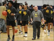  ?? KEN SWART — MEDIANEWS GROUP FILE PHOTO ?? North Farmington is coming off a 15-6 record during the 201920 boys basketball season. The Raiders will be one of the top contenders in the OAA Red for 2020-21.