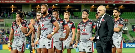  ?? GETTY IMAGES ?? Coach Andrew McFadden and Warriors great Manu Vatuvei are among the team as they come to grips with the 42-0 Anzac Day pounding from the Melbourne Storm. This defeat was the fire-starter to six weeks of hell for the embattled club.