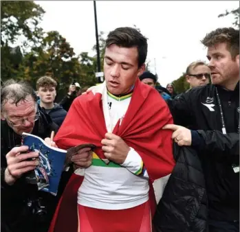  ?? FOTO: TARIQ MIKKEL KHAN ?? Der har været rift om Mads Pedersen, siden han blev verdensmes­ter i landevejsc­ykling.