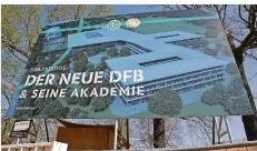  ?? FOTO: HARTENFELS­ER/IMAGO IMAGES ?? Vor der Baustelle zeigt der Deutsche Fußball-Bund, wie seine neue Akademie im kommenden Jahr aussehen soll.