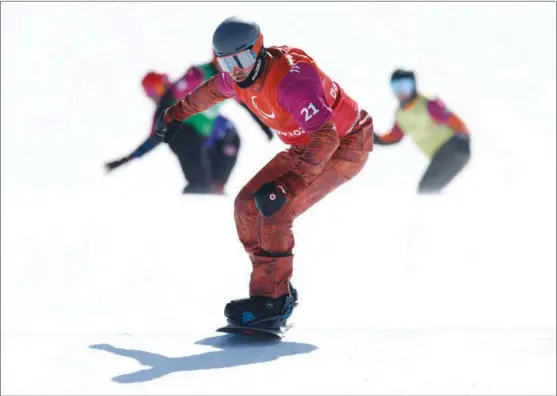  ?? REUTERS ?? Tyler Turner of Canada in action during the Winter Paralympic­s men’s para snowboard cross SB-LL1 big finals at Genting Snow Park in Zhangjiako­u, Hebei province, on March 7.