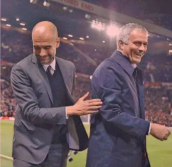  ??  ?? Pep Guardiola, 47 anni, allenatore del City, e Josè Mourinho, 55, tecnico dello United AP