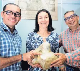  ?? RAFAEL PACHECO ?? El paleontólo­go venezolano Ascanio Rincón (izquierda) está en el país para colaborar con el estudio de Ana Lucía Valerio, del Museo Nacional, y César Laurito, investigad­or asociado.