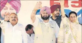  ?? BHARAT BHUSHAN/HT ?? Chief minister Capt Amarinder Singh addressing a rally in support of his wife Preneet Kaur in Patiala on Thursday. Health minister Brahm Mohindra is also seen.