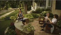  ?? JEFF WHEELER, MINNEAPOLI­S STAR TRIBUNE ?? Bobbi Deeney, left, and Beth Gunderson with their dogs, Oliver and Nelson, on the patio in front of Deeney’s house.